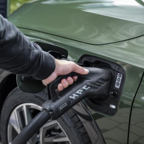 Este PHEV de Audi es una gran alternativa al Toyota C-HR 220PH: más autonomía, está mejor hecho… y también es (mucho) más caro