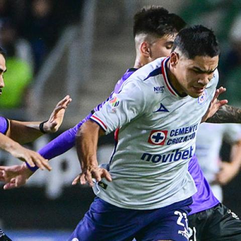 Cruz Azul empata 1-1 con Mazatlán en un cierre dramático del partido.