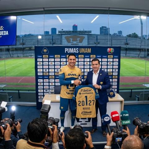 Keylor Navas renueva con Pumas