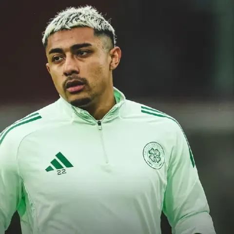 Julián Araujo enfrenta lesión que pone en riesgo su participación en el Mundial.