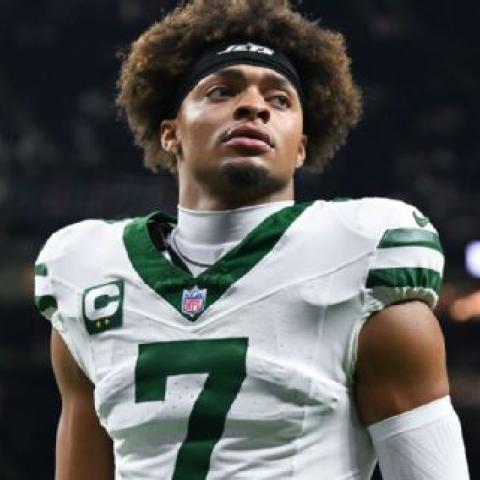 Chiefs adquieren a Justin Fields en canje con los Jets: fuentes