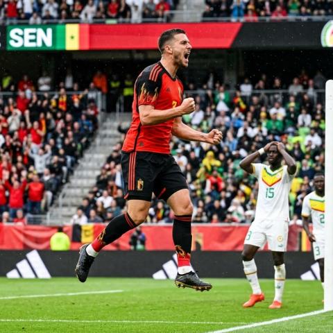 Bélgica ruge y avanza a octavos