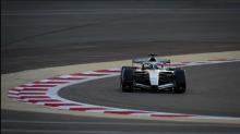 Checo Pérez mejora los tiempos de Cadillac en el segundo día de test en Bahrein