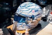 Decoraciones especiales y cascos únicos de pilotos en el Gran Premio de Japón.